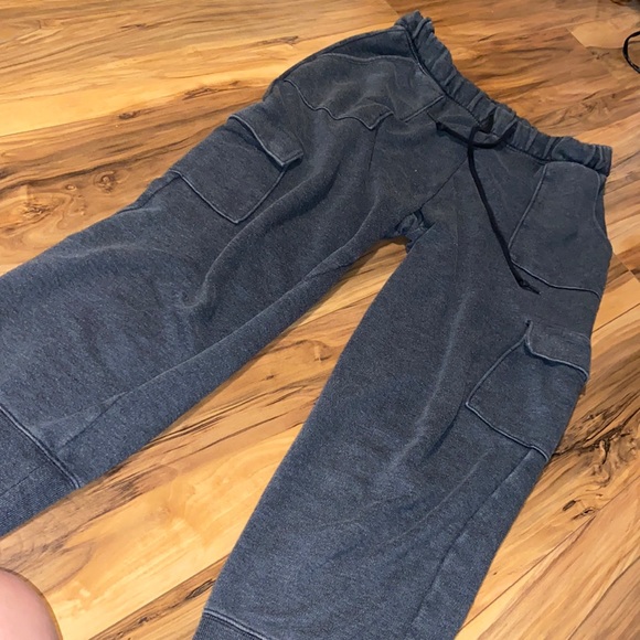 Lightly worn sweats/jogger - Picture 2 of 3